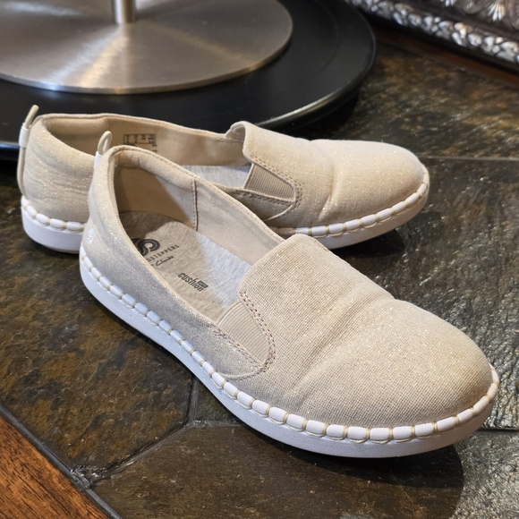 Clarks Shoes - Clarks Cloudsteppers Slip-On Loafers/Flats - Soft Gold Shimmer - Sz 7.5W